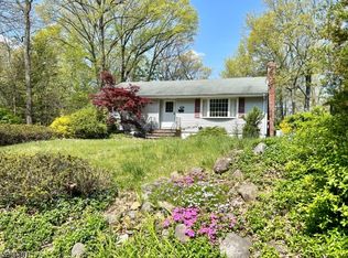18 Hickory Dr, Oakland, NJ 07436