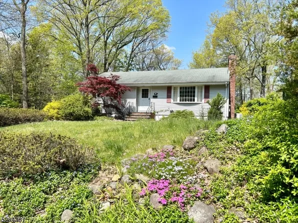 18 Hickory Dr, Oakland Boro, NJ 07436