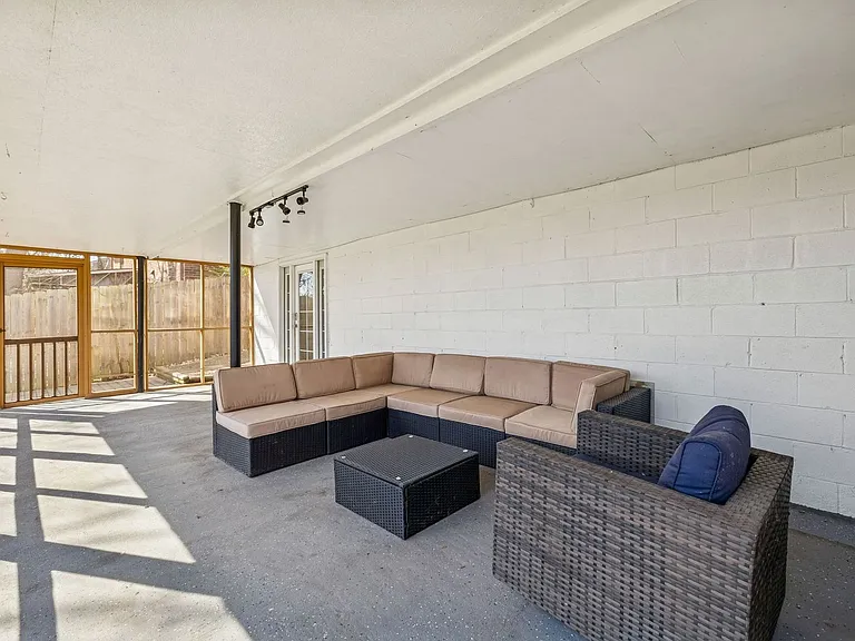 833 Rose Park Dr — Photo 32