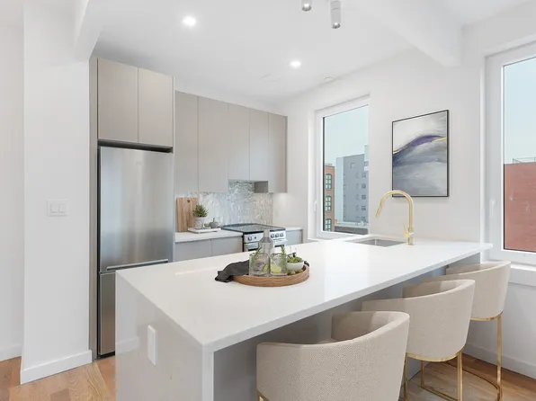 138-25 Barclay Avenue image 4 of 25