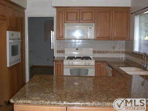 4th image of 20233 Gifford St