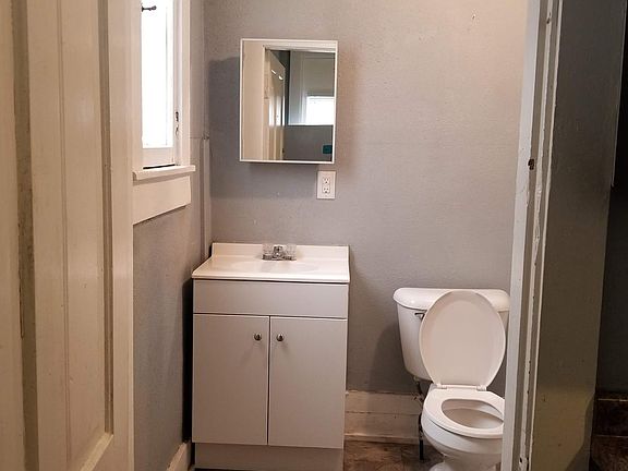 Woodlawn A Bathroom_01232019