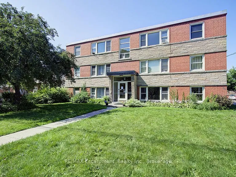 830 Robinson St #102 — Photo 27
