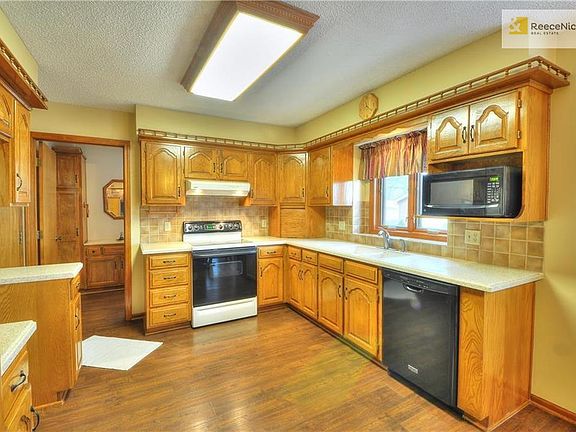 3rd image of 2621 S Mohican Ave