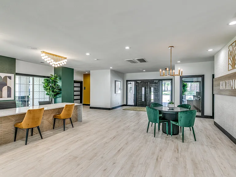 Richmond Apartments — Photo 32