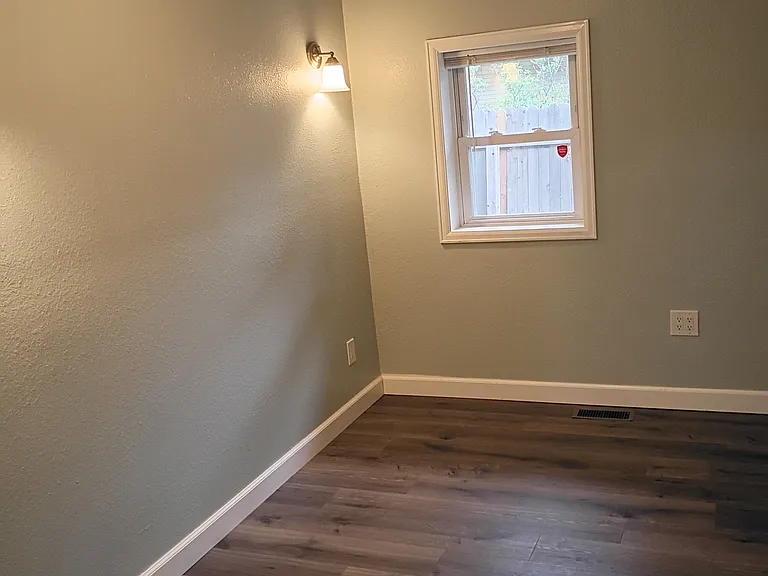 310 6th Ave — Photo 14