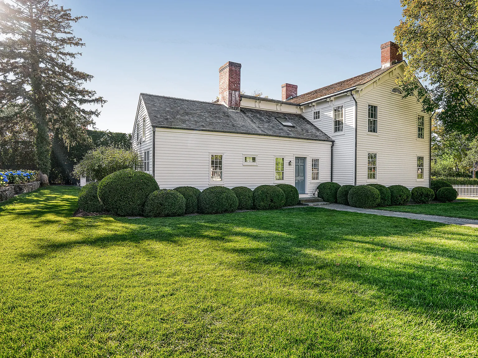 A Private Oasis in the heart of Sag Harbor — Photo 3