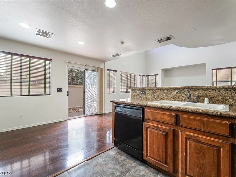 7858 Windhamridge Dr — Photo 8