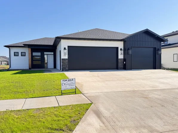 2421 Dutton Cir SE, Mandan, ND 58554