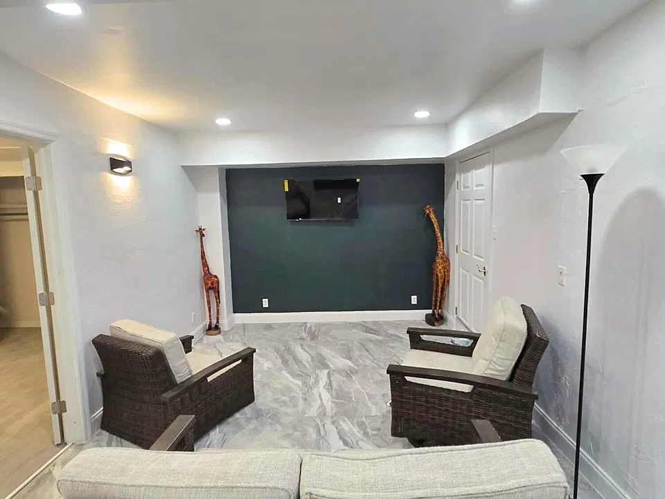 901 Thatcher Blvd #B