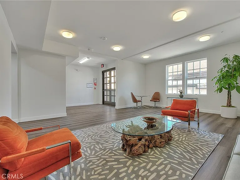 501 W Foothill Blvd #202 — Photo 7