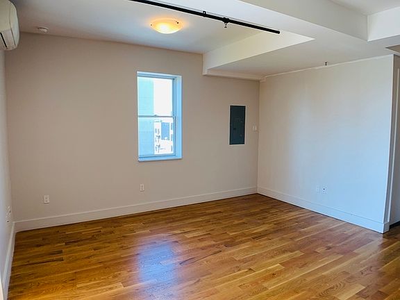 4th image of 880 Dekalb Ave #102