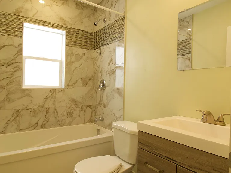 1243 Langmuir Ave #MAIN FLOOR — Photo 10