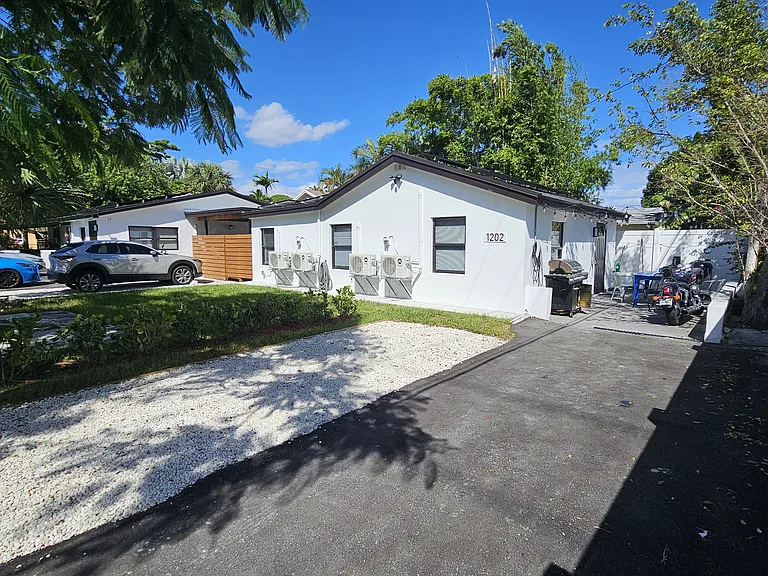 1202 NE 3rd Ave #A — Photo 11