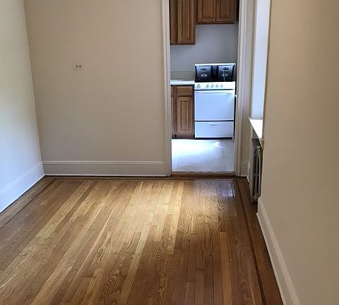 4th image of 2816 34th St APT 2J