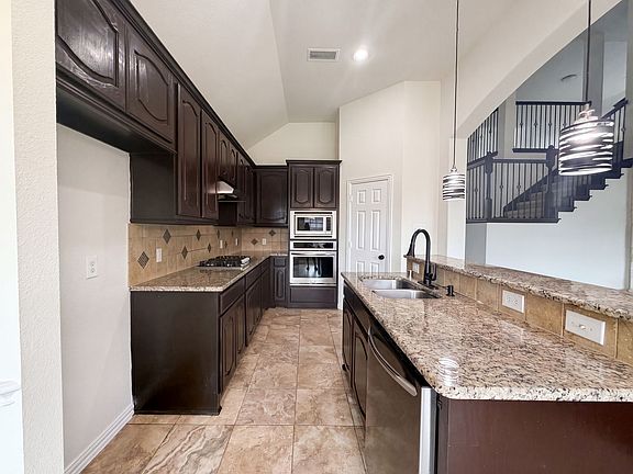 2nd image of 1421 Caruth Ln
