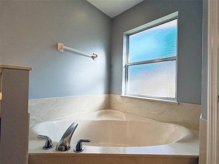 2308 SE 24th Ter — Photo 17