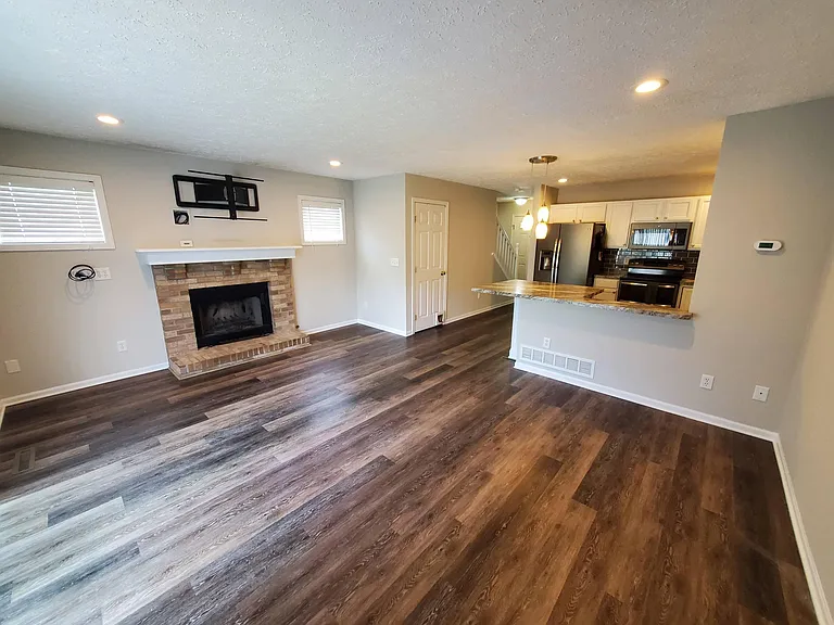 372 Angela Ln — Photo 5
