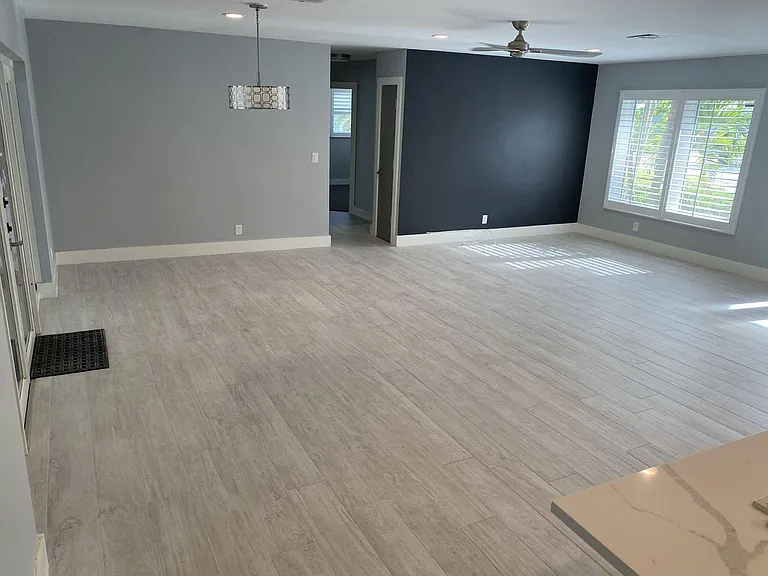 418 SW 7th Ter — Photo 5
