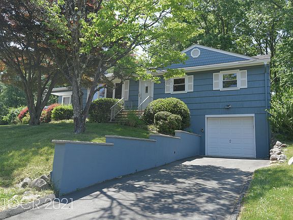 2nd image of 27 Gottlieb Dr