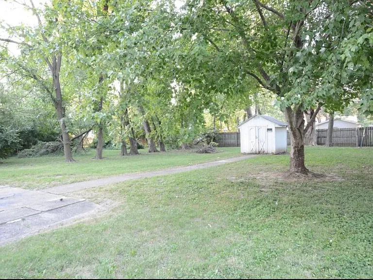 1612 W Hunt St — Photo 11