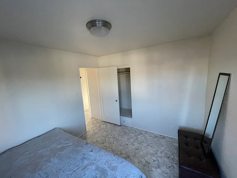 4402 N Lakewood Blvd #4402 — Photo 3