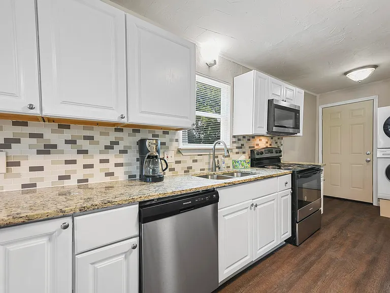 2717 Townsend Dr — Photo 14