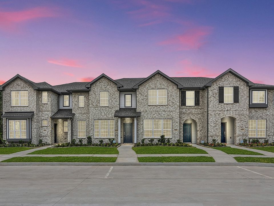 Sienna Townhomes at Parkway Place Sales Phase 2 by Historymaker Homes