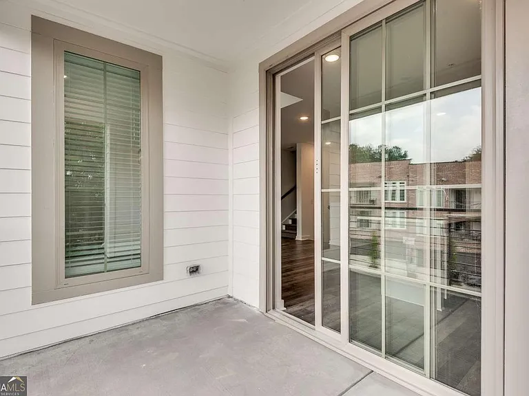 513 Burton Dr — Photo 8