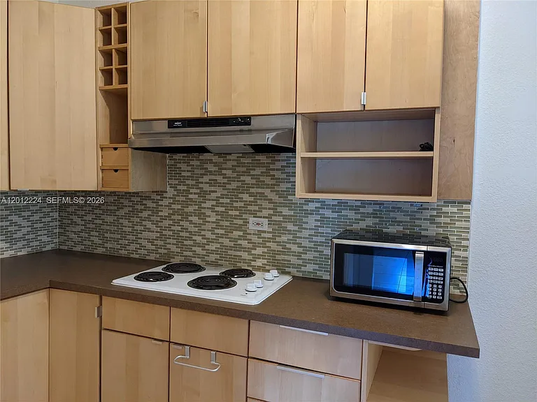 124 Mendoza Ave #1 — Photo 3