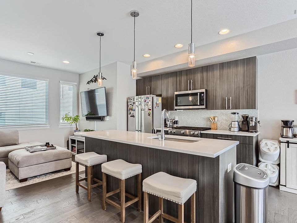 Kitchen & Living Area
