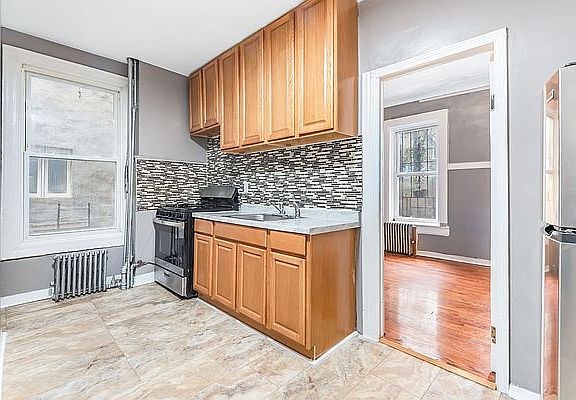 4th image of 54 Somers St #1