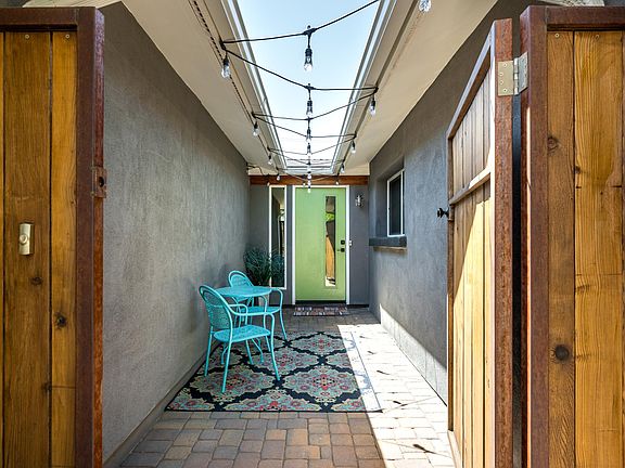 4th image of 8625 E Berridge Ln