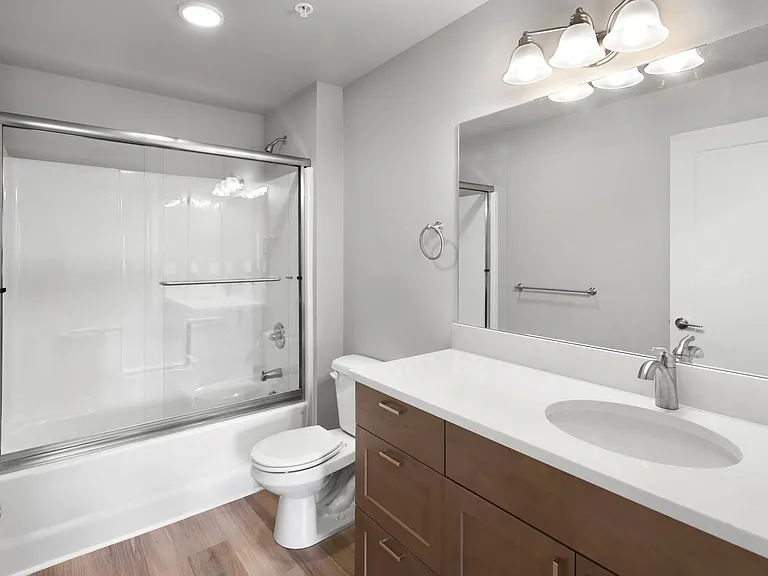 Kingsway Apartments — Photo 156