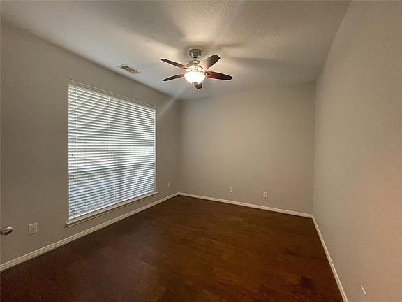 3rd image of 2212 Coral Cove Dr