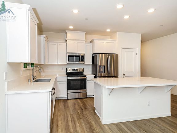 5th image of 577 Bedfordshire Dr
