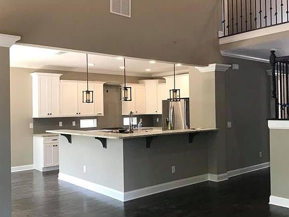4th image of 22 Lakewood Ct