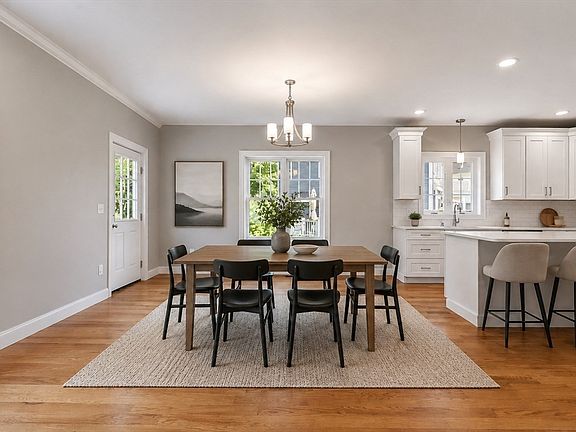 4th image of 20 Curley Cir