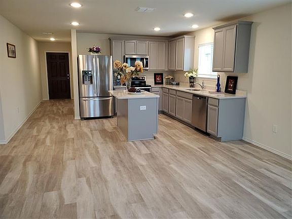 2nd image of 1328 Waggoner Dr