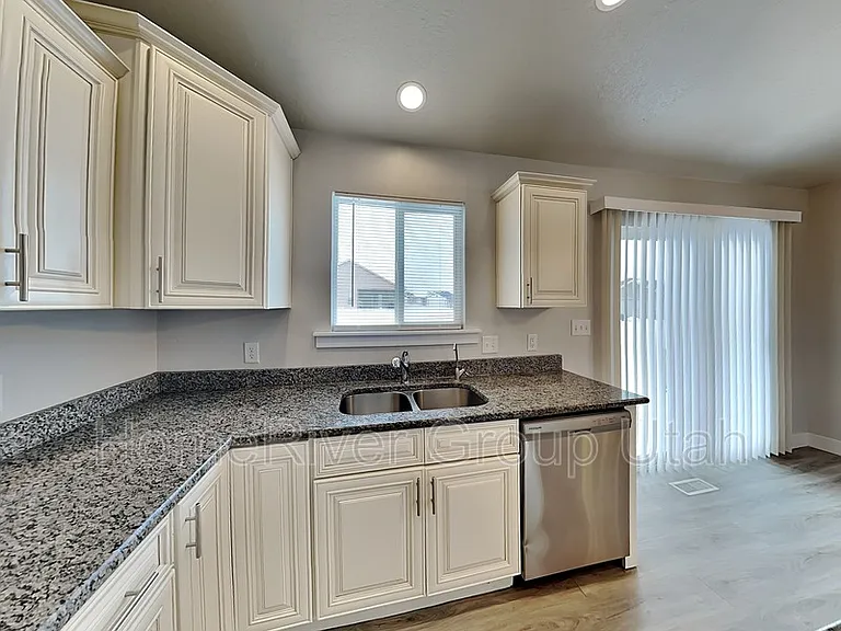 1375 E Rachel Way — Photo 11