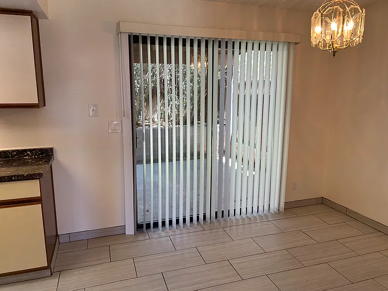 724 N Florence St #D — Photo 10