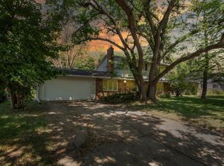 11006 Schoolcraft Rd, Burnsville, MN 55337