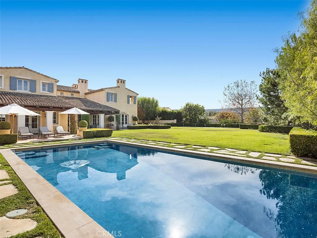 5 bed, 7.0 bath, 8233 sqft, $32,250 — Photo 2