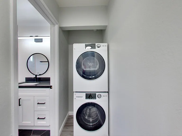 ROYALE APARTMENTS — Photo 31