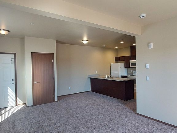 5th image of 2240 Mercedes Dr #304