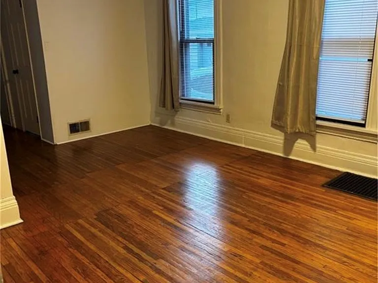 131 Strong Ave — Photo 3