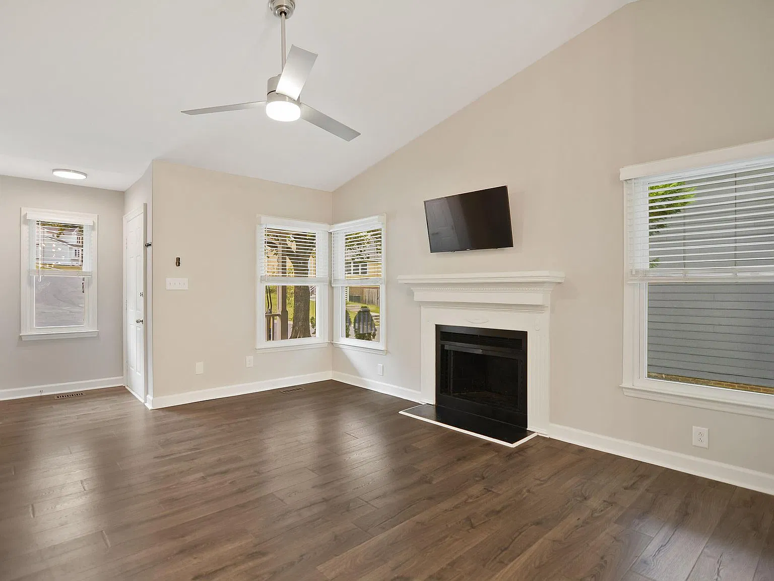 3 bed, 1657 sqft, $2,295 — Photo 3