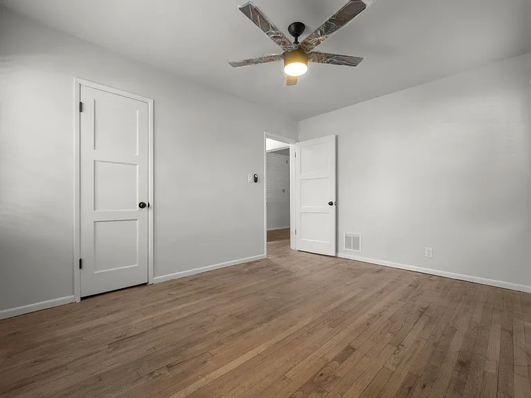 4018 Hillcrest Dr — Photo 14