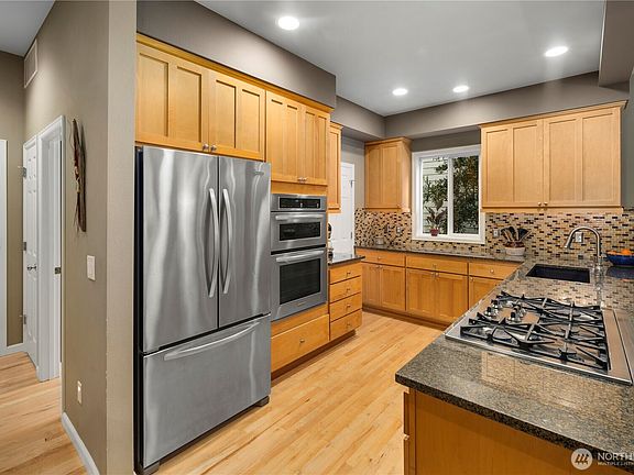 4th image of 6230 Harbour Heights Parkway #D3