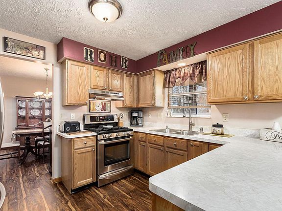 4th image of 883 Dunvegan Cir